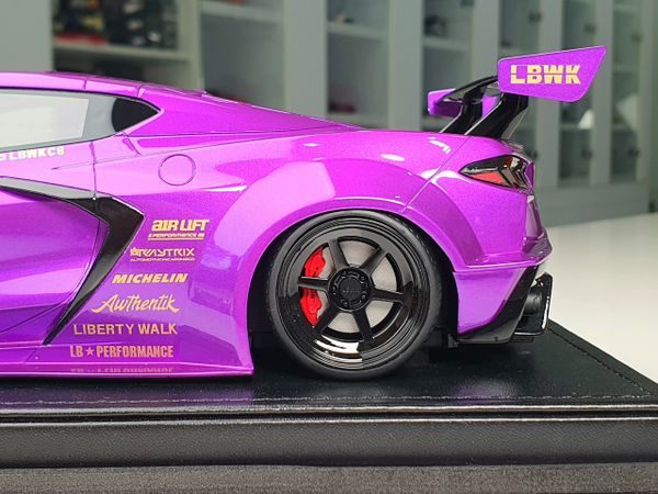 Xe mô hình Chevrolet Merit LB C8 1:18 Ivy Model (Tím)