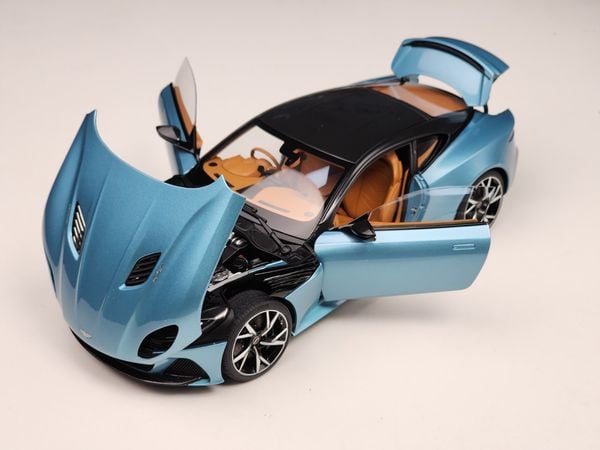 Xe mô hình Aston Martin DBS Superleggera 1:18 Autoart (Caribbean Pearl Blue)