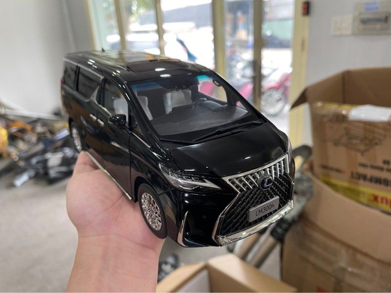 Xe Mô Hình Lexus LM300h Black 1:18 Kyosho (Đen) – Shop Xe Mô