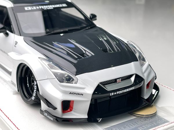 Xe Mô Hình Nissan GTR R35 Liberty Walk 1:18 LB Performance ( Trắng mui đen )