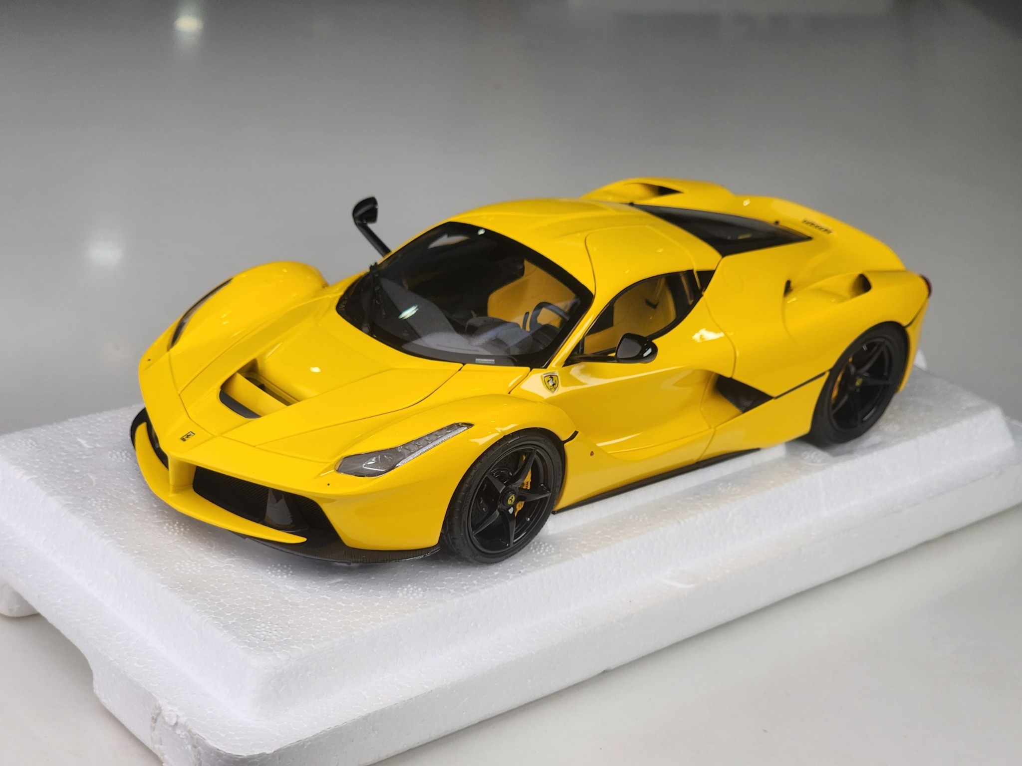 LaFerrari イエロー 1/18スケールモデル LaFerrari イエロー 1/18スケールモデル 1/18 Ferrari LaFerrari 2013