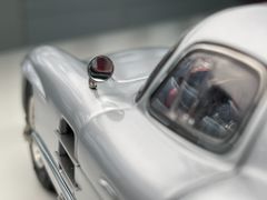 Xe Mô Hình Mercedes-Benz 300 SLR, the Uhlenhaut Gullwing Coupe 1955 1/18 CMC