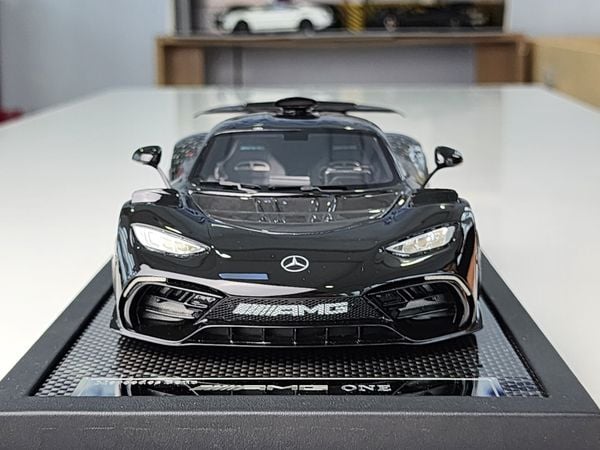 Xe Mô Hình Mercedes-Benz AMG One 1:18 Vip Scale Model ( Black Starlight decals )