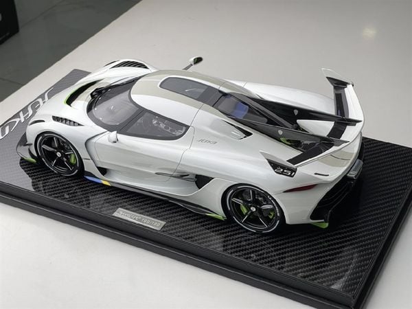 Xe Mô Hình Koenigsegg Jesko 1:12 FrontiArt ( Trắng )