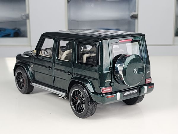 Xe Mô Hình Mercedes-Benz AMG G63 2018 1:18 Minichamp ( Xanh )