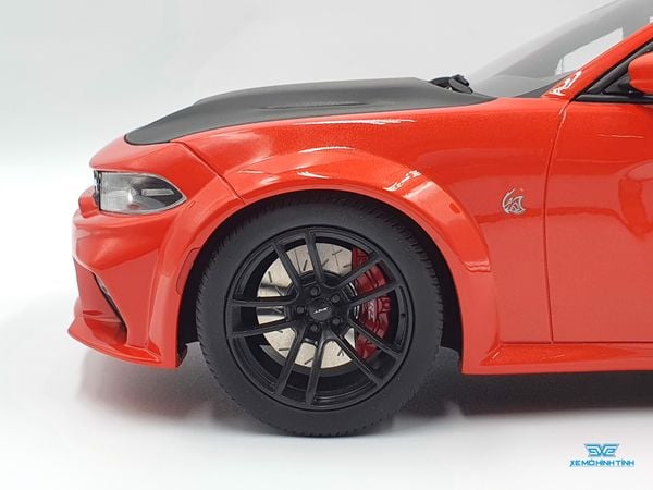 Xe Mô Hình Dodge Charger SRT Hellcat Red Eye in Go Mango Limited Editon 1:18 GTSpirit (Cam Đen)