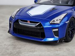 Xe Mô Hình Nissan GT-R(R35) 50th AnniVersary 1:18 MotorHelix (Wangan Blue)