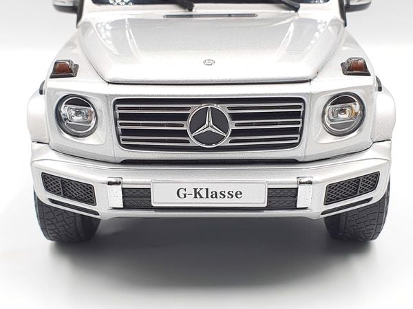 Xe Mô Hình Mercedes-Benz G-Class 2018 Limited Edition 500pcs 1:18 Minichamps ( Bạc )