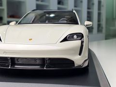 Xe Mô Hình Porsche Taycan CUV Turbo S 2021 1:18 Minichamps ( Trắng )