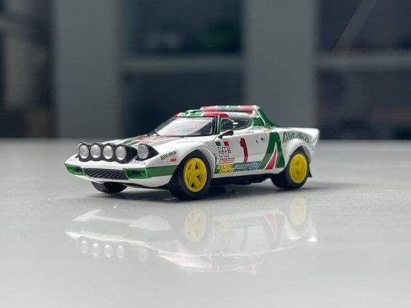 Xe mô hinh Lancia Stratos HF#1 1:64 MiniGT (Trắng mâm vàng)