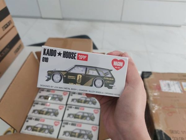 Xe Mô Hình Datsun Kaido 510 Wagon 1:64 Kaido House / MiniGT (Xanh Lá)