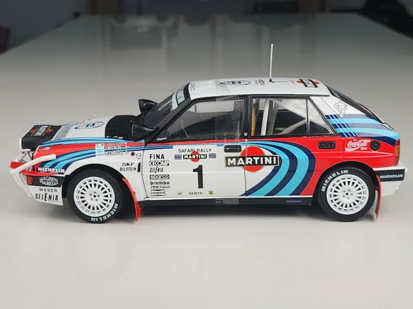 Xe mô hình Lancia Delta HF Integrale - Safarib Rallye Kenya 1991 - Recalde/Christie 1:18 Solido (Martini)