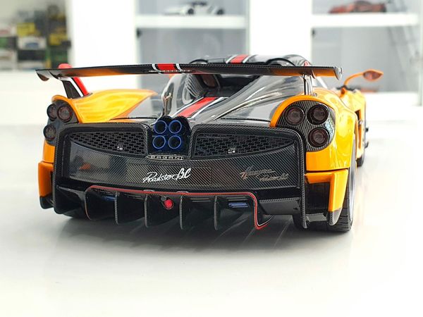 Xe Mô Hình Pagani Huayra Roadster BC 1:18 LCD Model (Cam)