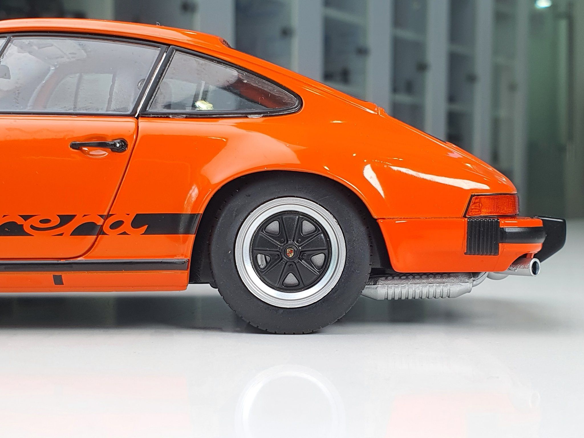 Xe mô hình Porsche 911  Carrera Orange 1977 1:18 Solido (Cam) – Shop Xe  Mô Hình Tĩnh