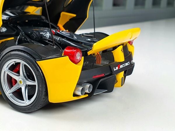 Xe Mô Hình Ferrari LaFerrari 1:18 BBR Models ( Vàng Mui Đen )