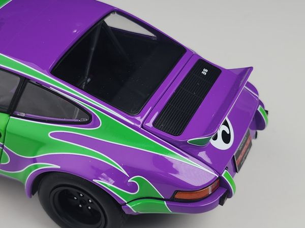 Xe mô hình Porsche 911 RSR - Purple Hippy Tribute- 1973 1:18 Solido (Xanh lá- Tím)