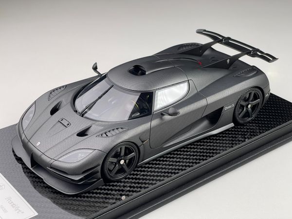 Xe mô hình Koenigsegg One: 1 1:18 FrontiArt ( Naked Carbon )