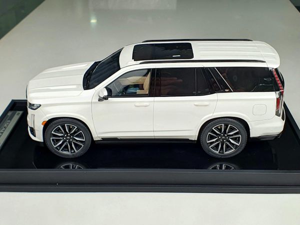 Xe Mô Hình Cadillac Escalade Sport Platinum 1:18 Motorhelix (Pearl White)