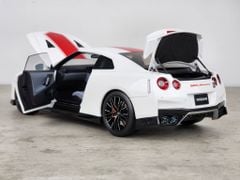 Xe Mô Hình Nissan GT-R(R35) 50th AnniVersary 1:18 MotorHelix (Brilliant Pear White)