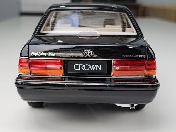 Xe Mô Hình Toyota Crown 1:18 KengFai ( Đen )