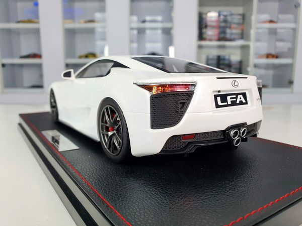 Xe Mô Hình Lexus LFA 2012 1:18 IVY Model (Trắng)