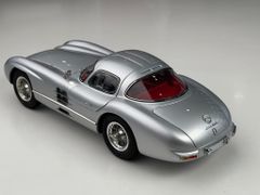 Xe Mô Hình Mercedes-Benz 300 SLR, the Uhlenhaut Gullwing Coupe 1955 1/18 CMC