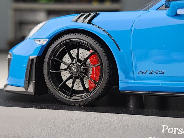 Xe Mô Hình Porsche 911 (991.2) GT2 RS 2018 1:18 Minichamps ( Xanh Mui Đen )