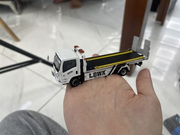 Xe Mô Hình Isuzu N-Series Vehicle Transporter LBWK White RHD 1:64 MiniGT( Trắng )