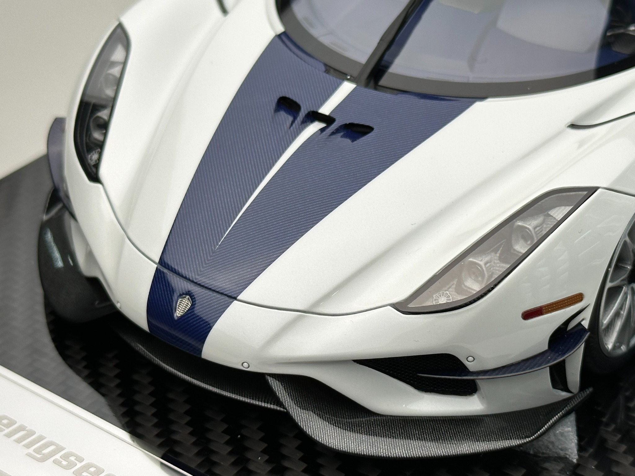 Xe Mô Hình Koenigsegg Regera 1:18 FrontiArt ( Pearl White ) – Shop