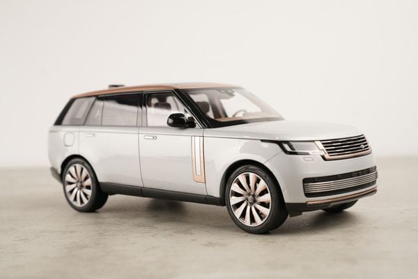 Xe Mô Hình Land Rover Range Rover SV Serenity 2022 1:18 LCD ( Silver )
