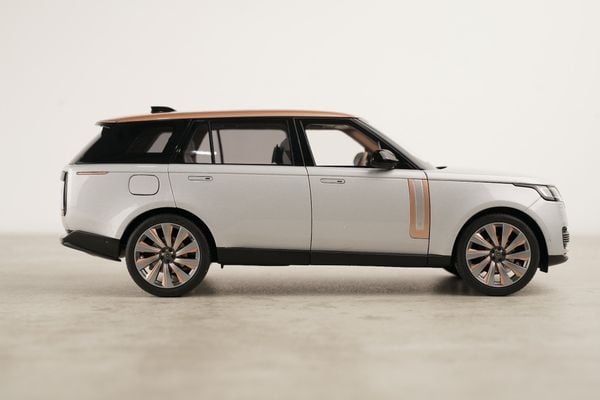 Xe Mô Hình Land Rover Range Rover SV Serenity 2022 1:18 LCD ( Silver )
