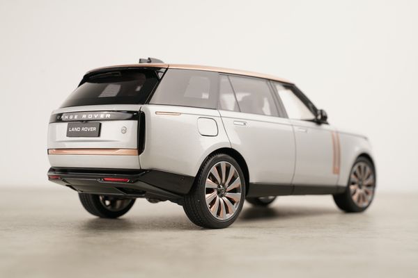 Xe Mô Hình Land Rover Range Rover SV Serenity 2022 1:18 LCD ( Silver )