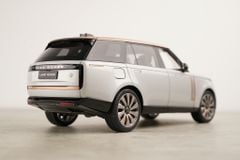 Xe Mô Hình Land Rover Range Rover SV Serenity 2022 1:18 LCD ( Silver )