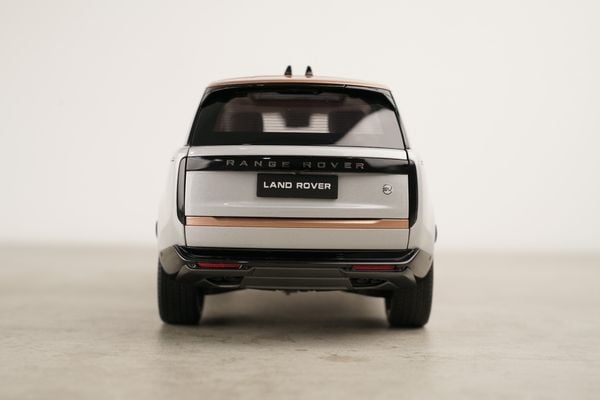 Xe Mô Hình Land Rover Range Rover SV Serenity 2022 1:18 LCD ( Silver )