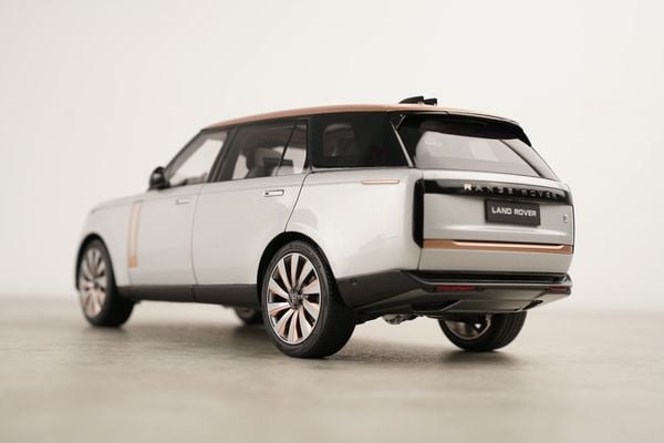Xe Mô Hình Land Rover Range Rover SV Serenity 2022 1:18 LCD ( Silver )