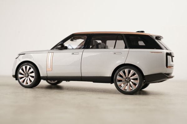 Xe Mô Hình Land Rover Range Rover SV Serenity 2022 1:18 LCD ( Silver )
