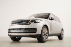 Xe Mô Hình Land Rover Range Rover SV Serenity 2022 1:18 LCD ( Silver )