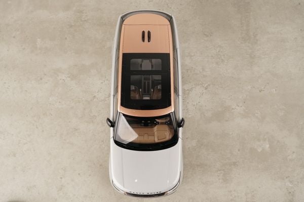 Xe Mô Hình Land Rover Range Rover SV Serenity 2022 1:18 LCD ( Silver )