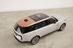 Xe Mô Hình Land Rover Range Rover SV Serenity 2022 1:18 LCD ( Silver )
