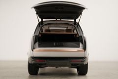 Xe Mô Hình Land Rover Range Rover SV Serenity 2022 1:18 LCD ( Silver )