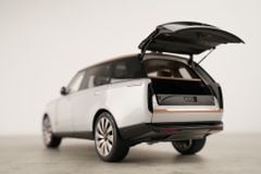 Xe Mô Hình Land Rover Range Rover SV Serenity 2022 1:18 LCD ( Silver )