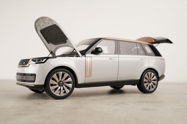 Xe Mô Hình Land Rover Range Rover SV Serenity 2022 1:18 LCD ( Silver )