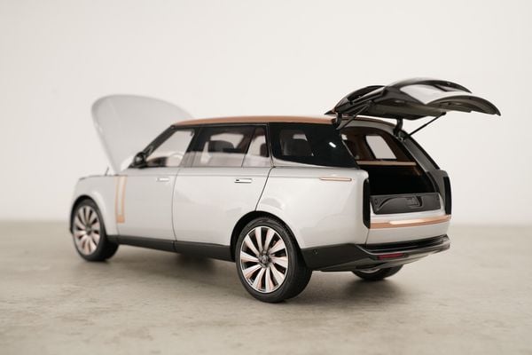 Xe Mô Hình Land Rover Range Rover SV Serenity 2022 1:18 LCD ( Silver )
