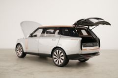 Xe Mô Hình Land Rover Range Rover SV Serenity 2022 1:18 LCD ( Silver )