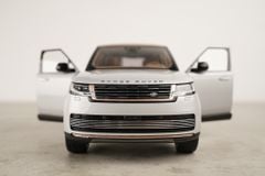Xe Mô Hình Land Rover Range Rover SV Serenity 2022 1:18 LCD ( Silver )