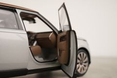 Xe Mô Hình Land Rover Range Rover SV Serenity 2022 1:18 LCD ( Silver )