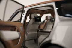 Xe Mô Hình Land Rover Range Rover SV Serenity 2022 1:18 LCD ( Silver )