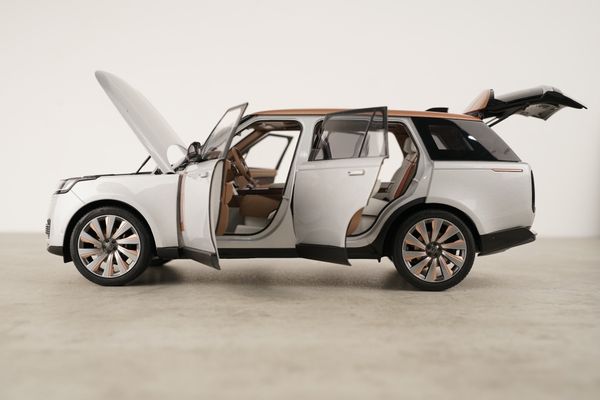 Xe Mô Hình Land Rover Range Rover SV Serenity 2022 1:18 LCD ( Silver )