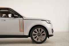 Xe Mô Hình Land Rover Range Rover SV Serenity 2022 1:18 LCD ( Silver )
