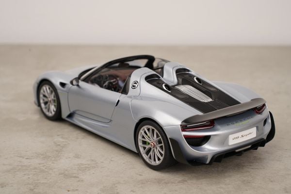 Xe Mô Hình Porsche 918 Spyder Weissach Package 1:18 AUTOart (Liquid Metal Chrome Blue)